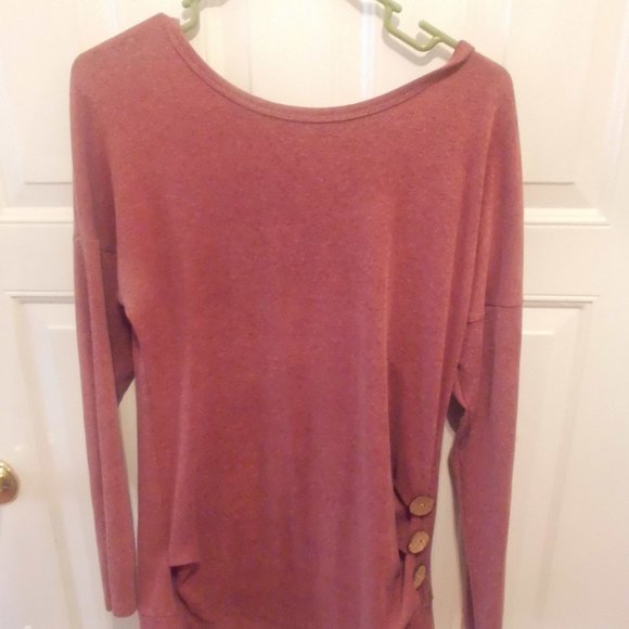 Tops - Long sleeved shirt with beautiful wooden buttons